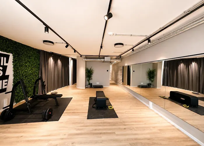 Skyview, Expo Fair, Airport, Gym, Rooftop! Apartment